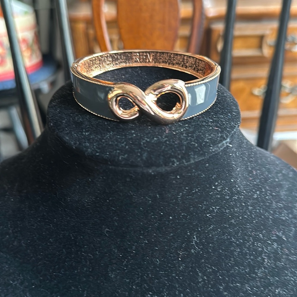 Vintage Roberto by RFM "Capri Girl" Infinito Design Rigid Bracelet Limited